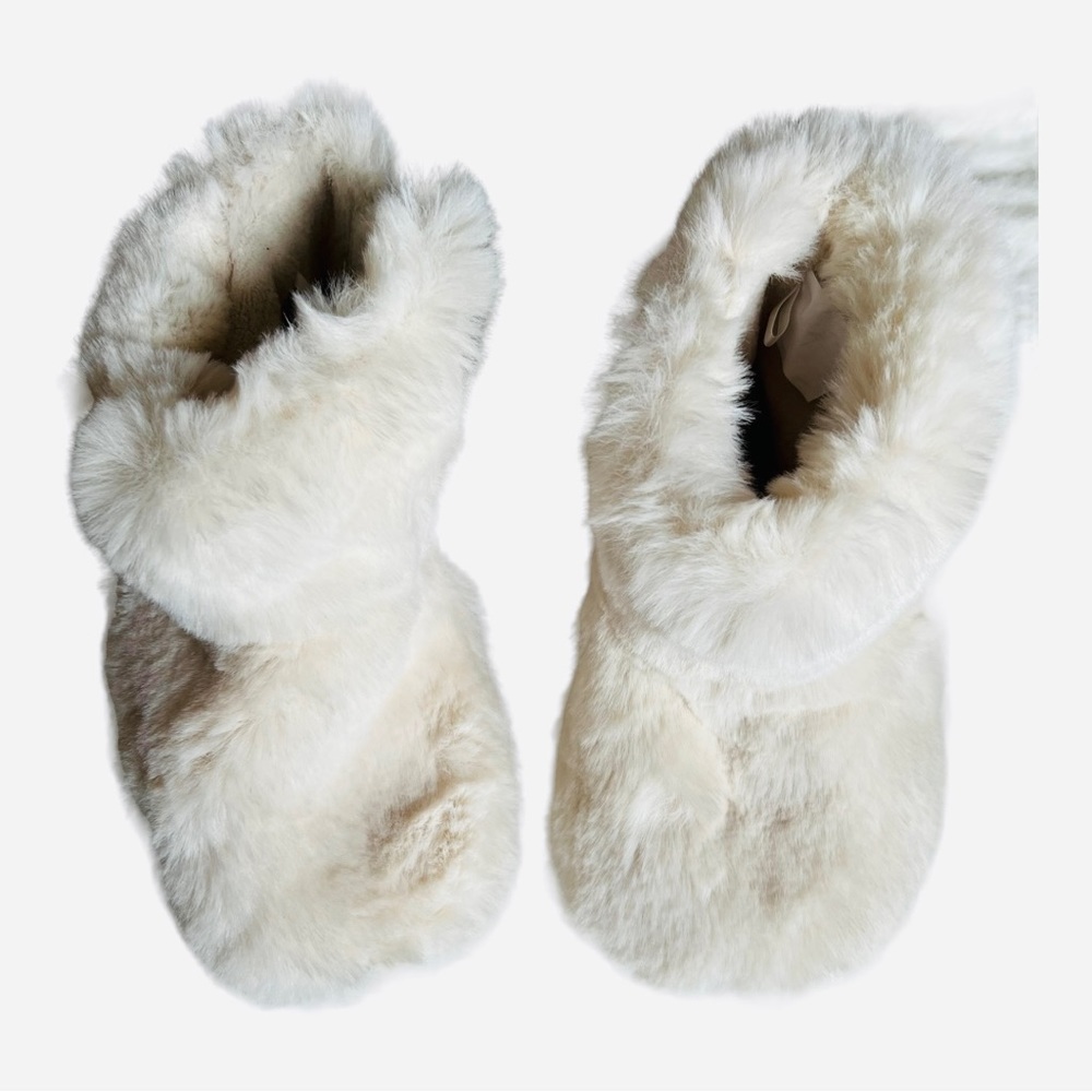 Faux Fur-  White Faux Fur Slipper Boot size XL           11/12 Big girl- Kids